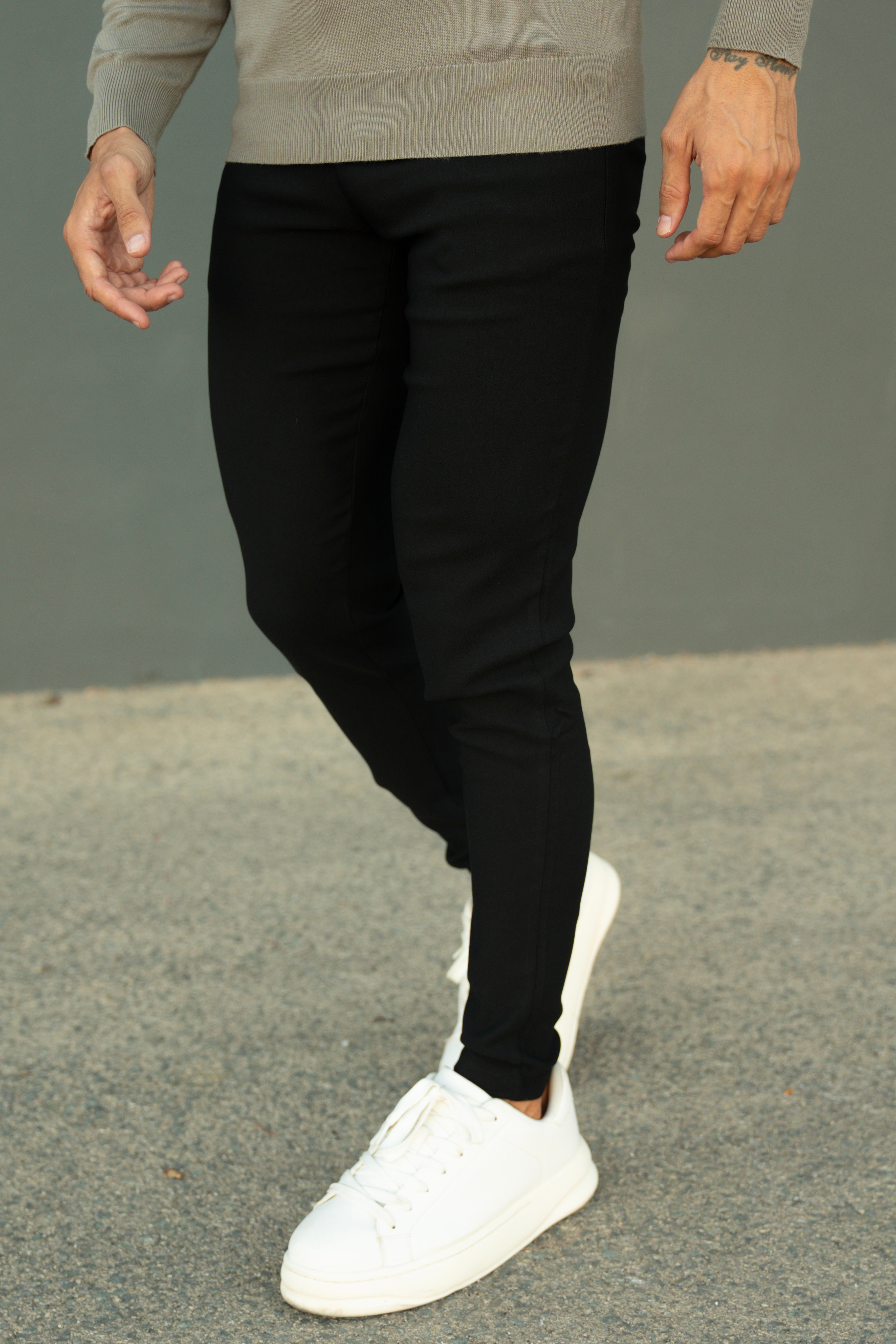 Laurent Garde - LE PANTALON V1